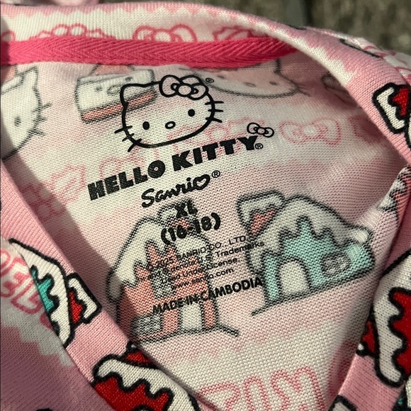 Womens size xl Hello Kitty Pink Cupcake Pajama Set - Picture 7 of 7